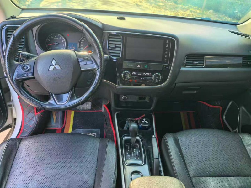 保定18年三菱欧蓝德4