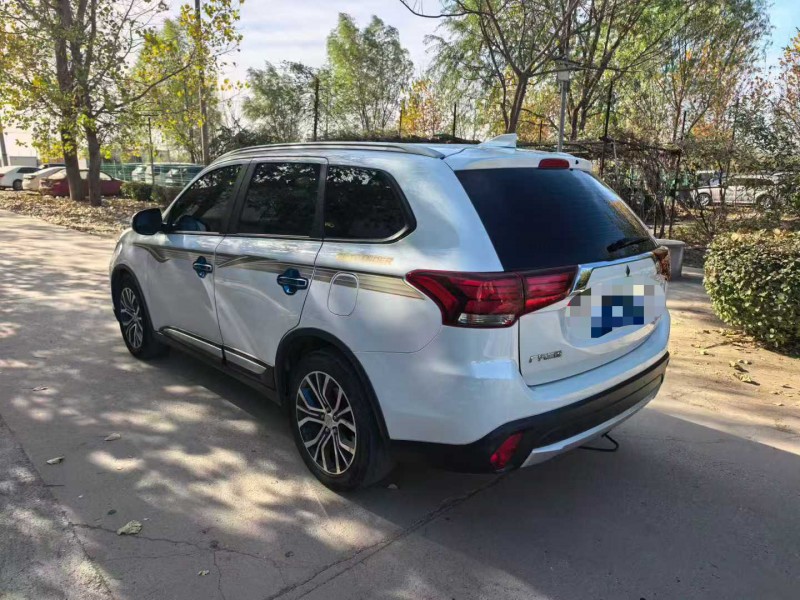 保定18年三菱欧蓝德7