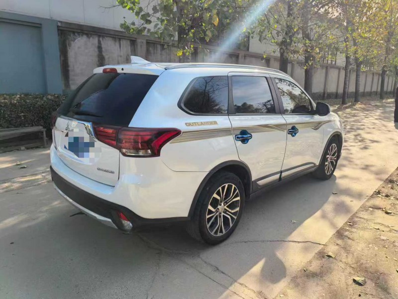 保定18年三菱欧蓝德8