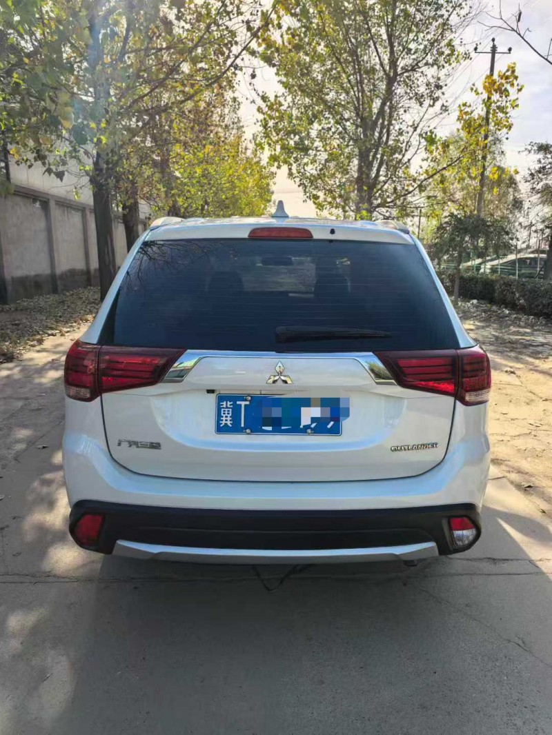 保定18年三菱欧蓝德9