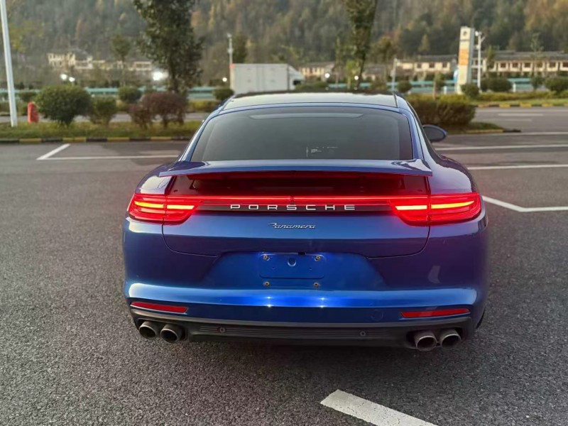 重庆19年保时捷帕拉梅拉8