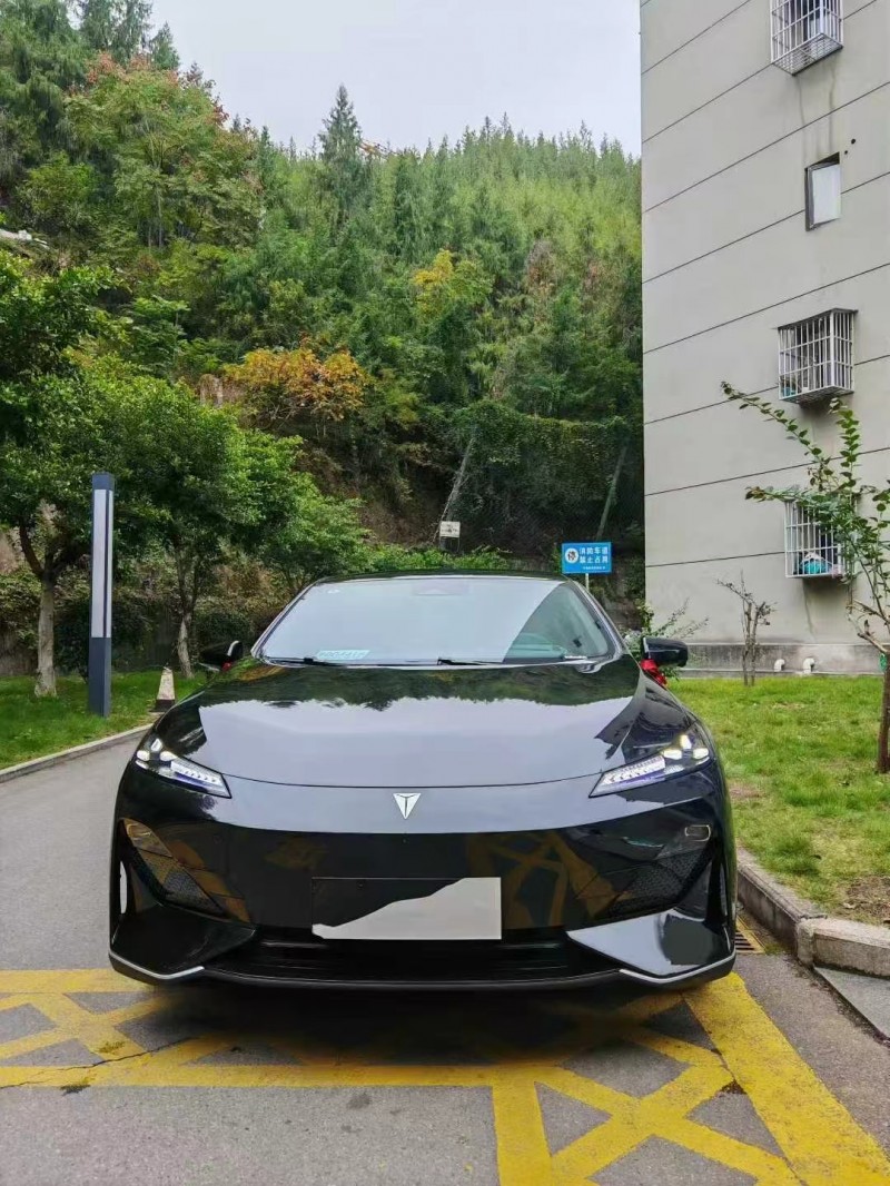 重庆25年长安汽车深蓝1