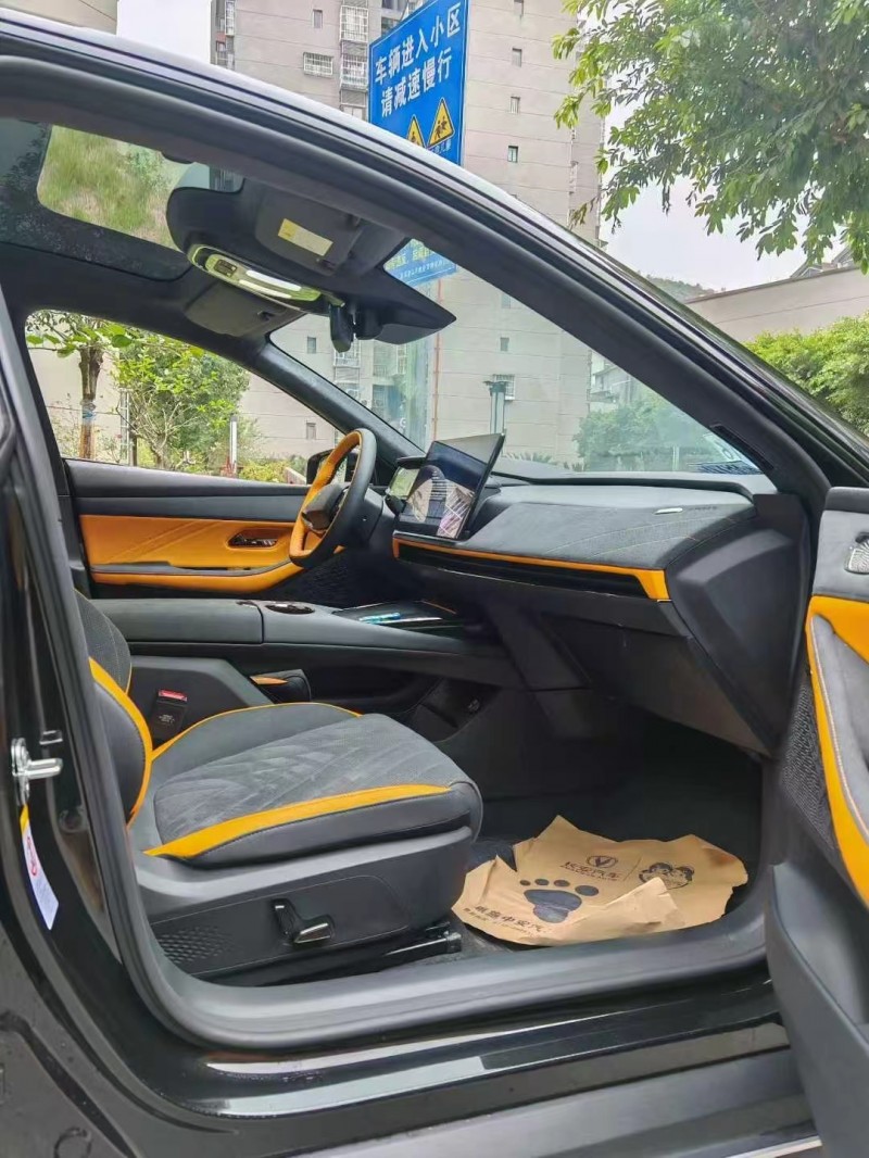 重庆25年长安汽车深蓝4