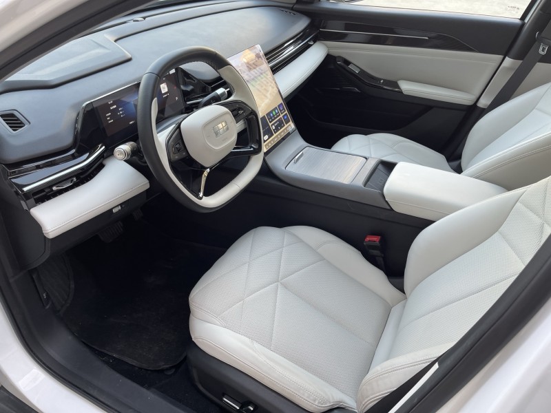 济宁24年吉利银河5