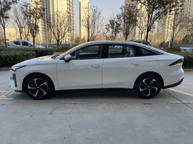 济宁24年吉利银河7