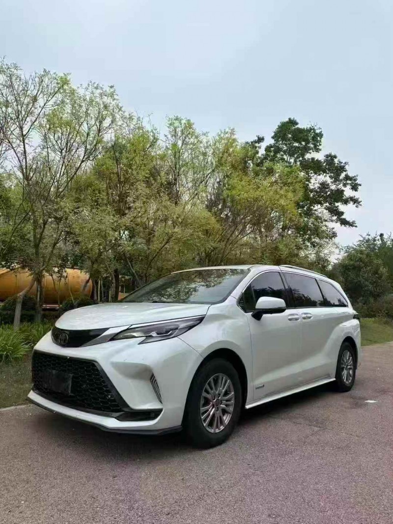 济宁22年丰田塞纳3