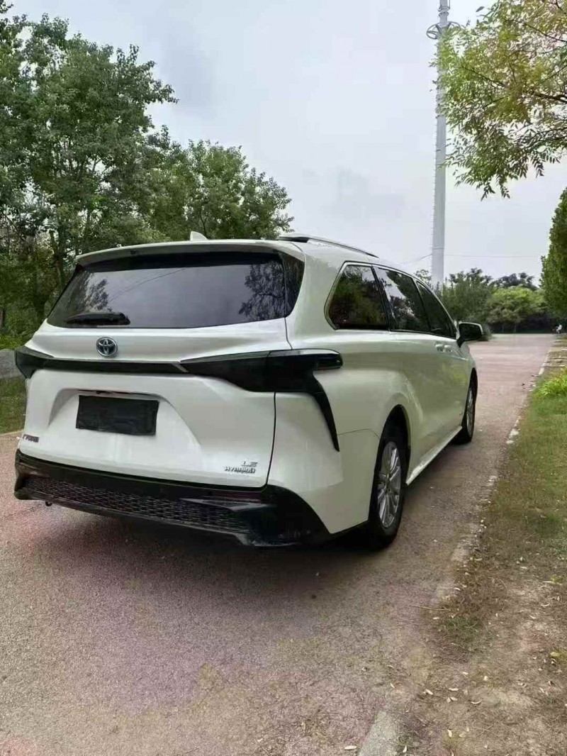 济宁22年丰田塞纳7