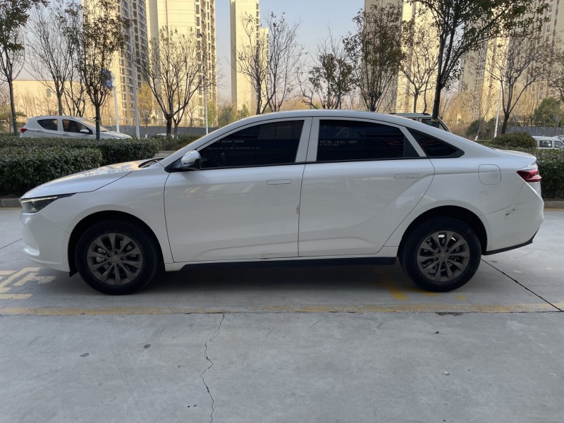 济宁24年吉利几何8