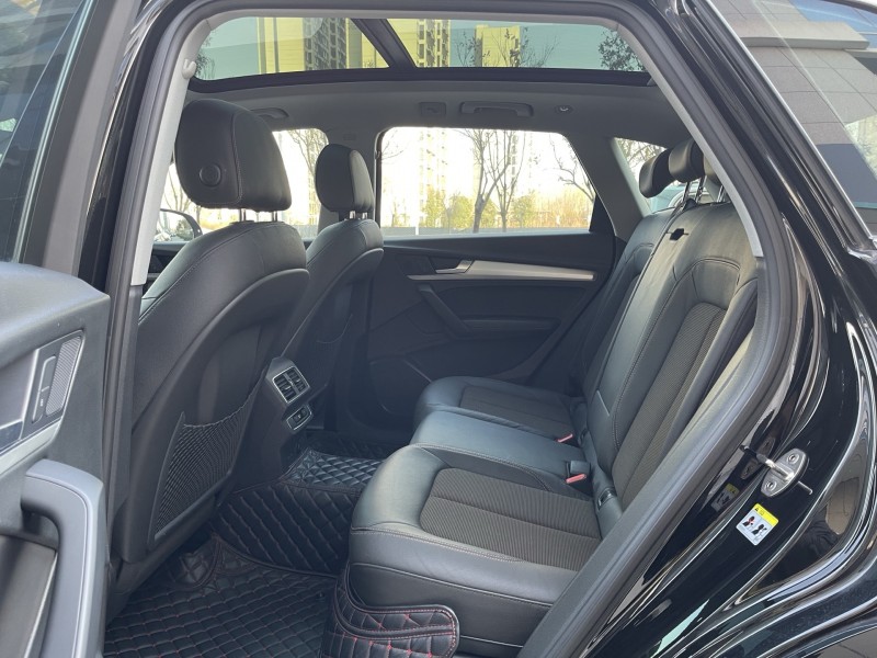 济宁19年奥迪Q56