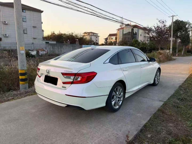 嘉兴19年本田雅阁9