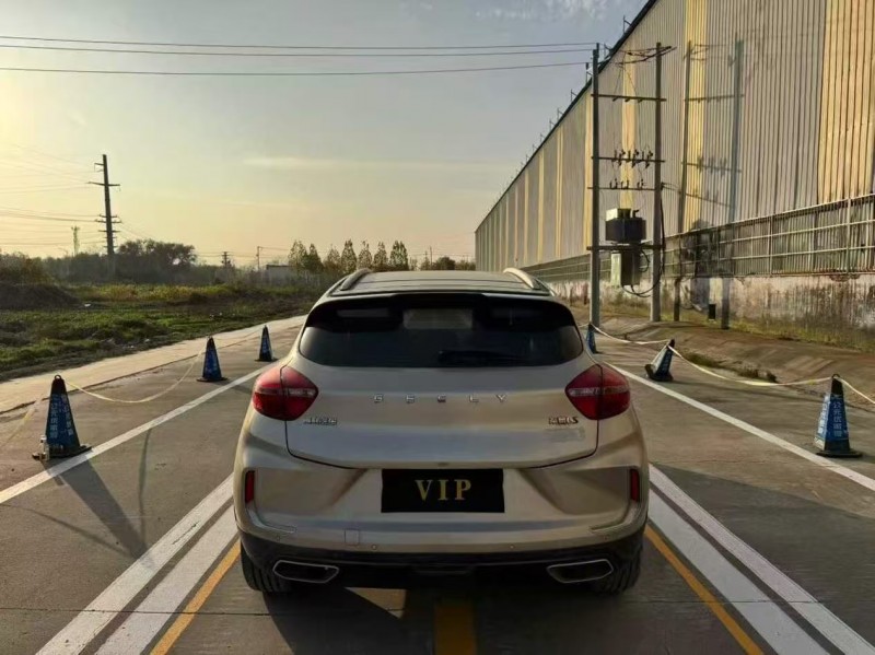 菏泽19年吉利帝豪9