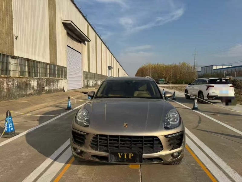 菏泽16年保时捷Macan1