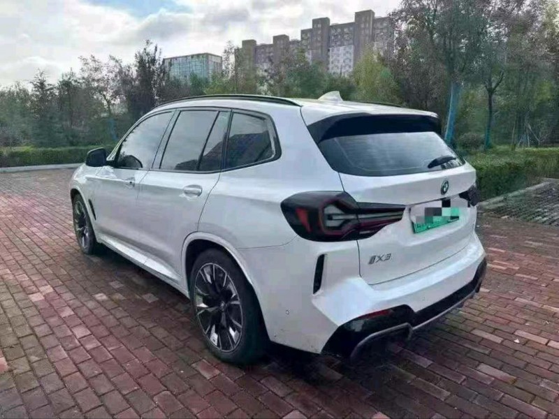 济宁22年宝马IX38