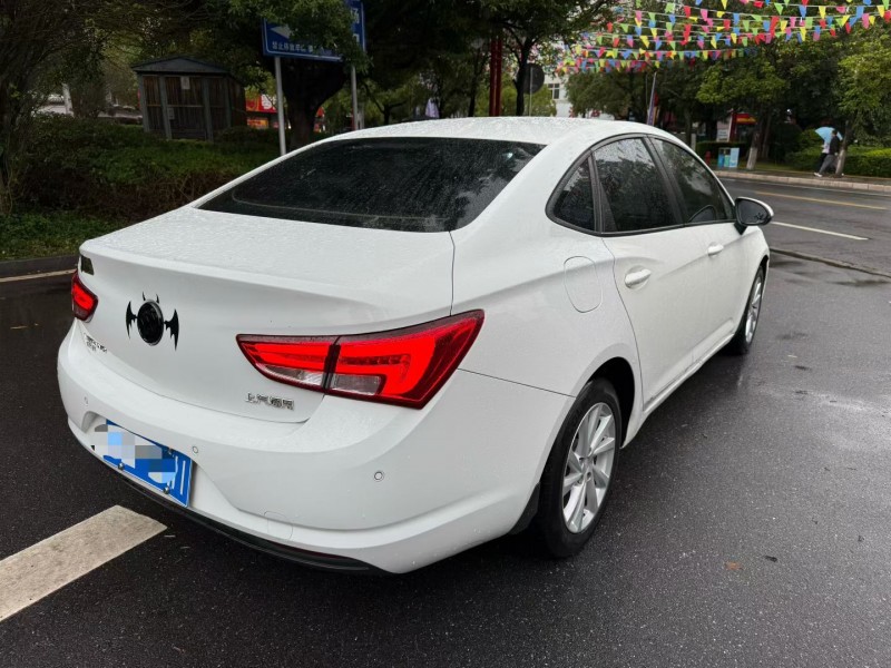 楚雄19年别克威朗5