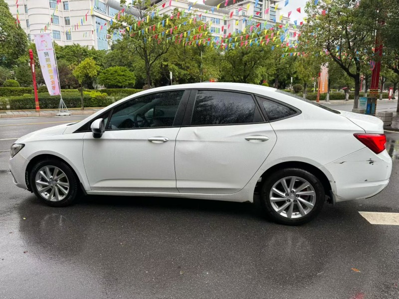 楚雄19年别克威朗7