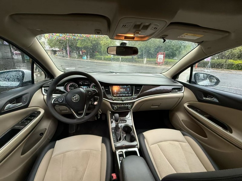 楚雄19年别克威朗8