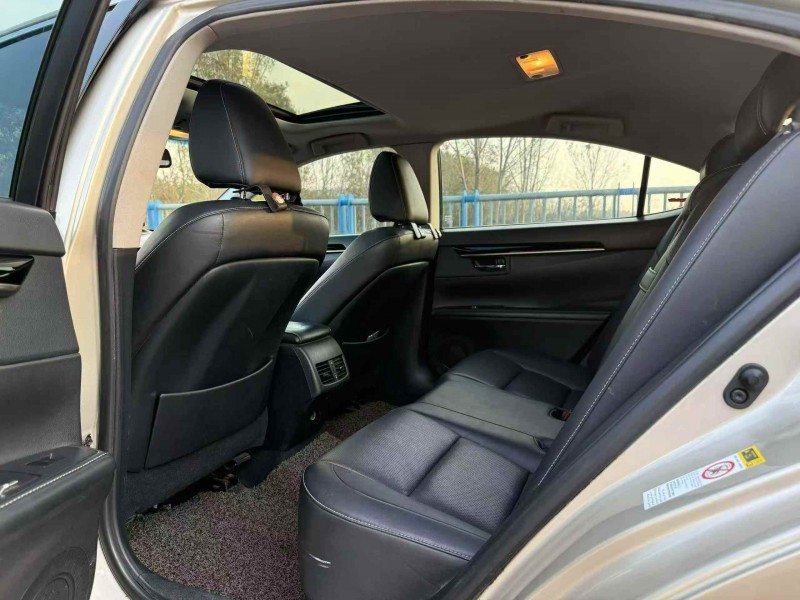 济宁15年雷克萨斯ES5