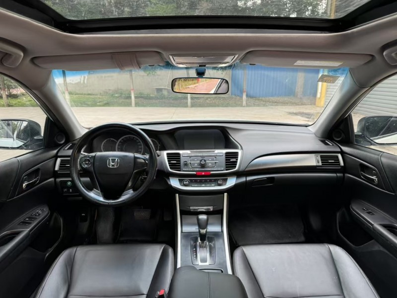 邢台16年本田雅阁8