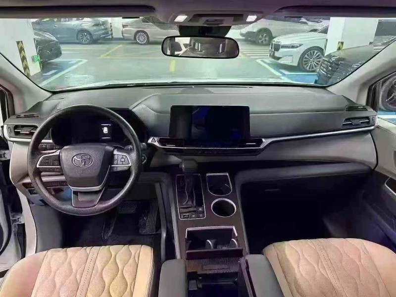 安庆25年丰田塞纳6