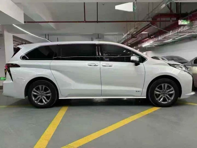 安庆25年丰田塞纳8