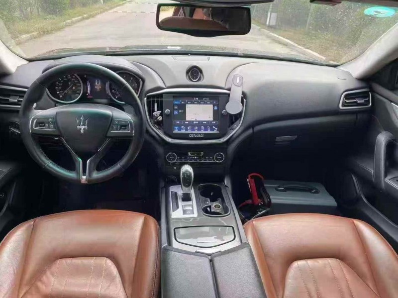 济宁16年玛莎拉蒂Ghibli6