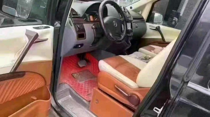 重庆13年奔驰威霆3