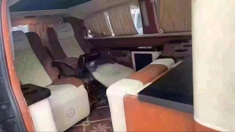 重庆13年奔驰威霆4