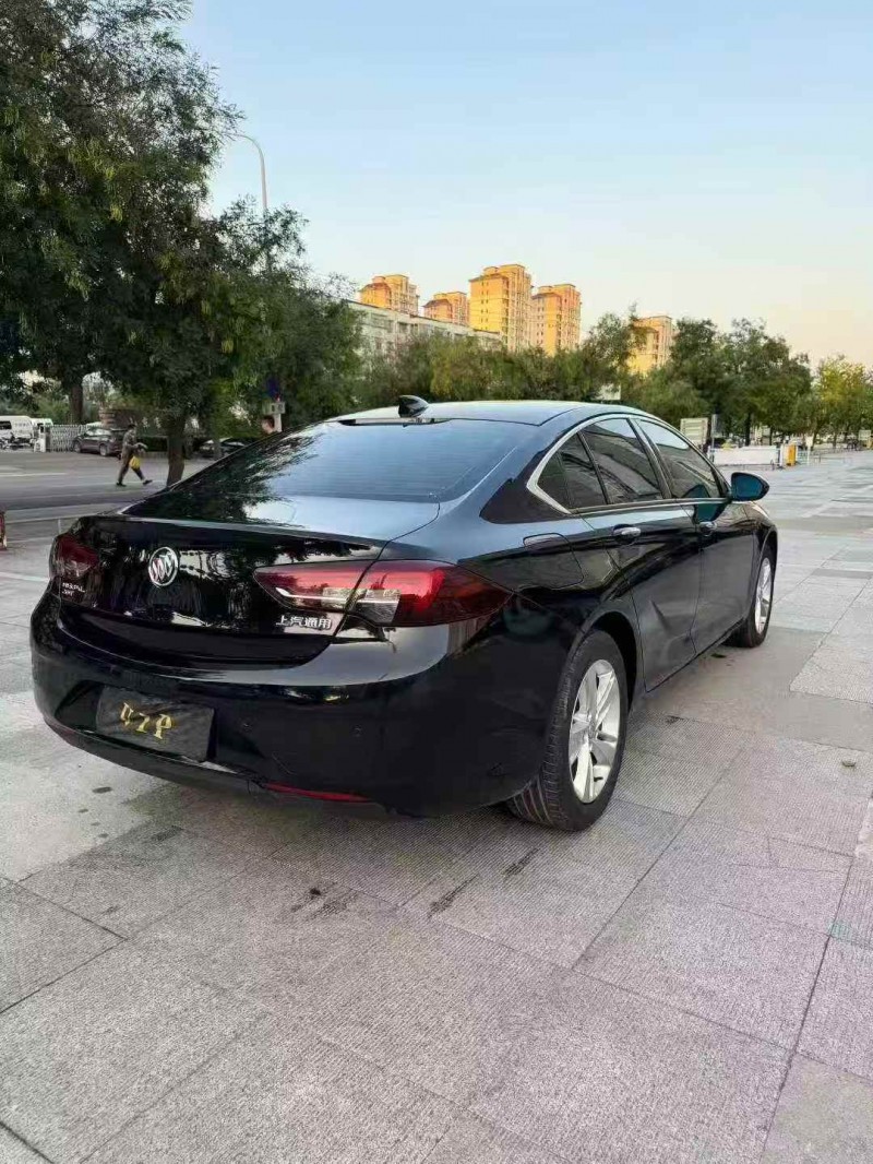 泰安19年别克君威8