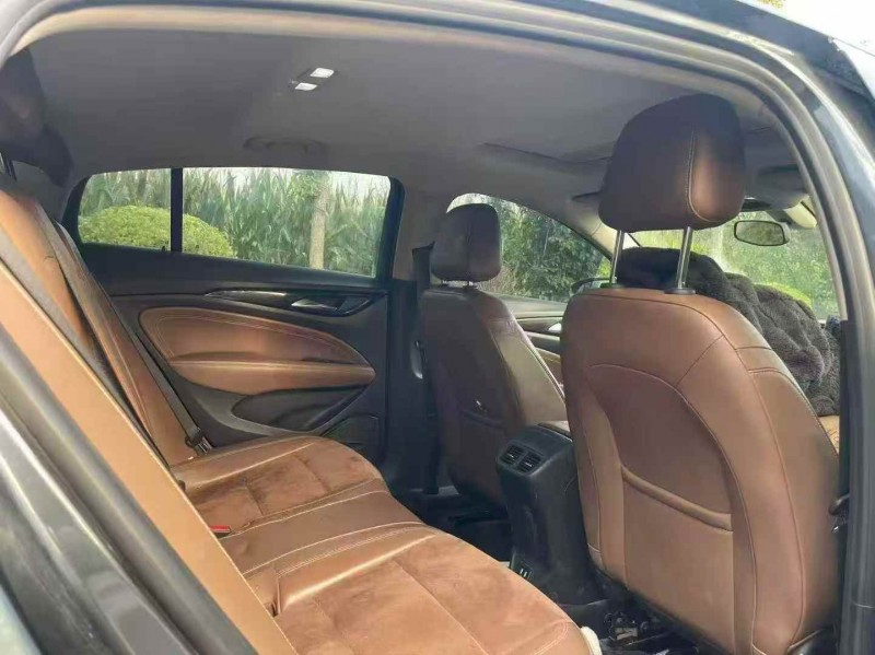 潍坊20年别克君威5