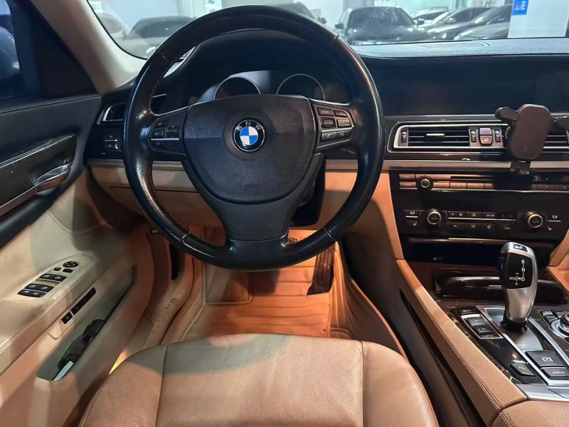 广州11年宝马7系9