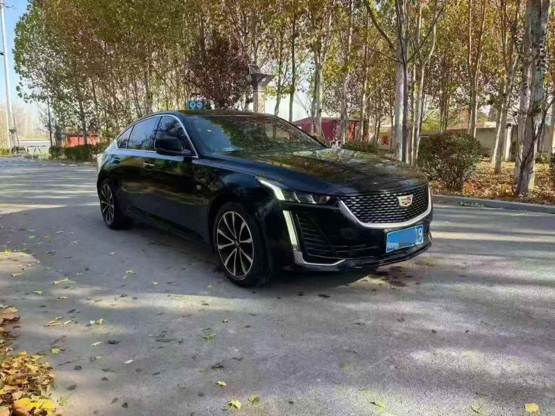 济宁21年凯迪拉克CT52