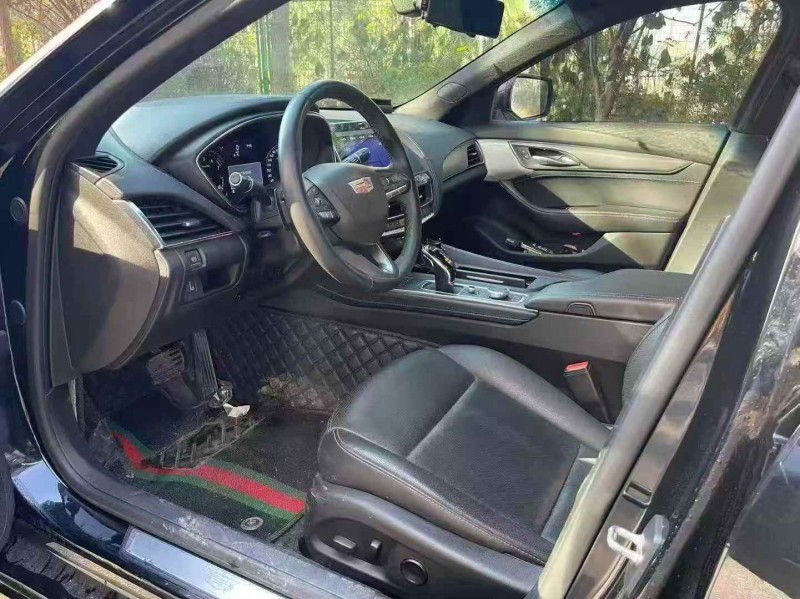 济宁21年凯迪拉克CT54