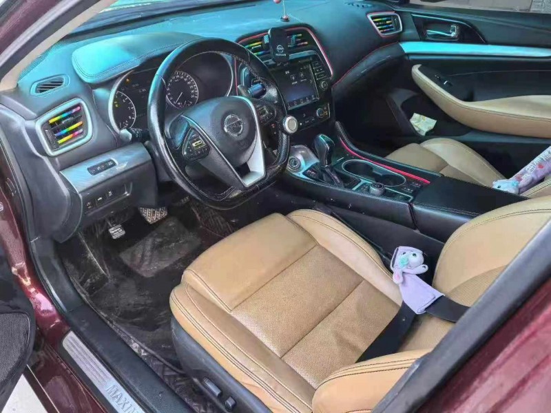 保定16年日产西玛3