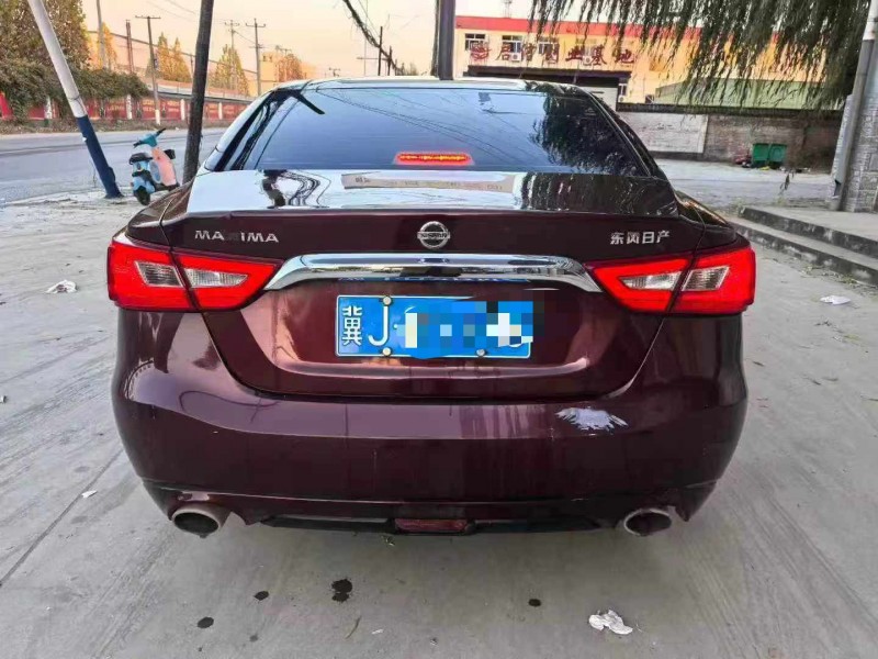 保定16年日产西玛6