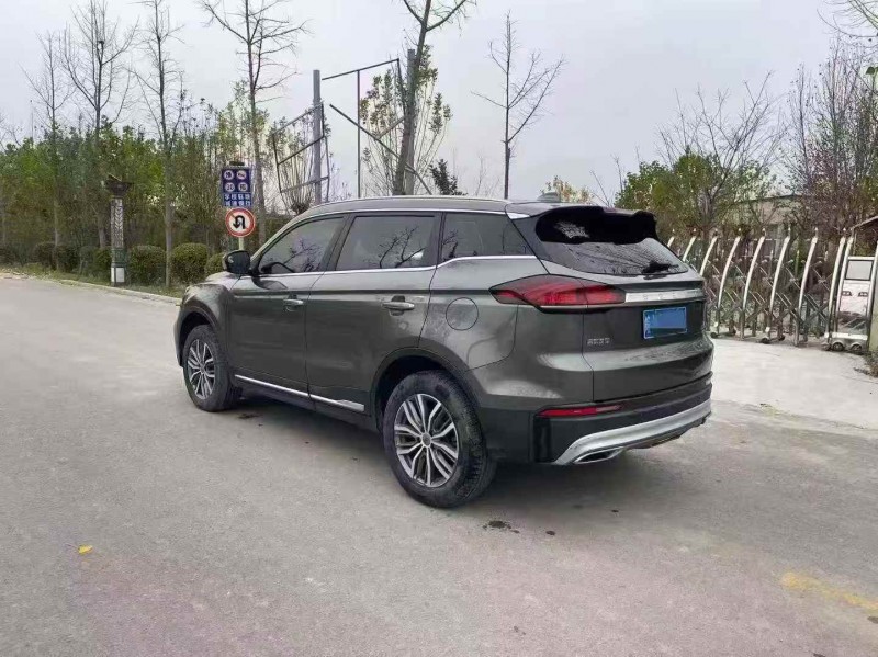 枣庄21年吉利博越7