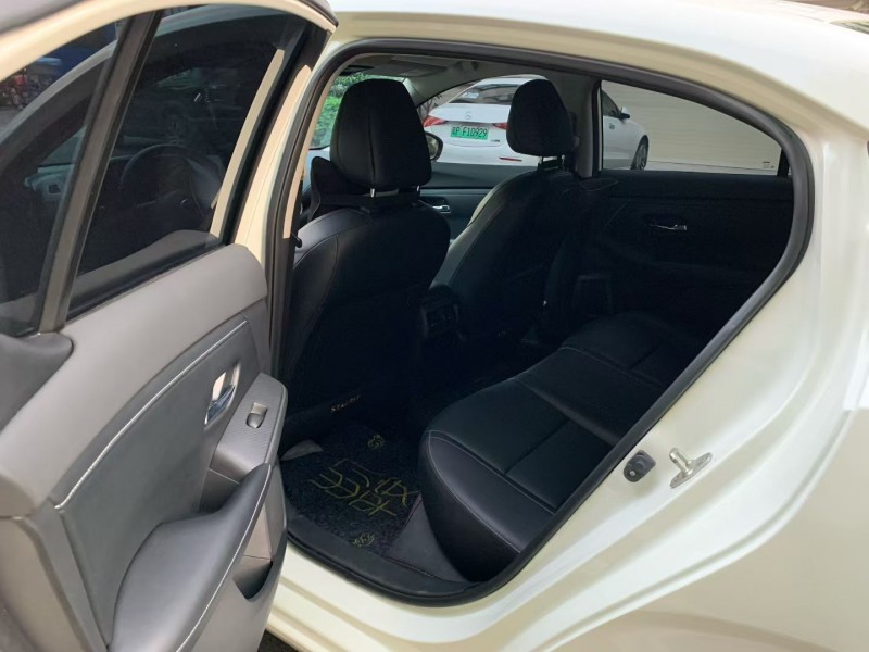 深圳21年日产轩逸5