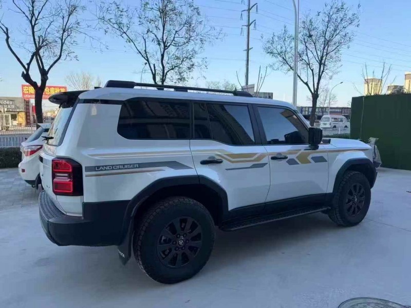 唐山25年丰田普拉多8