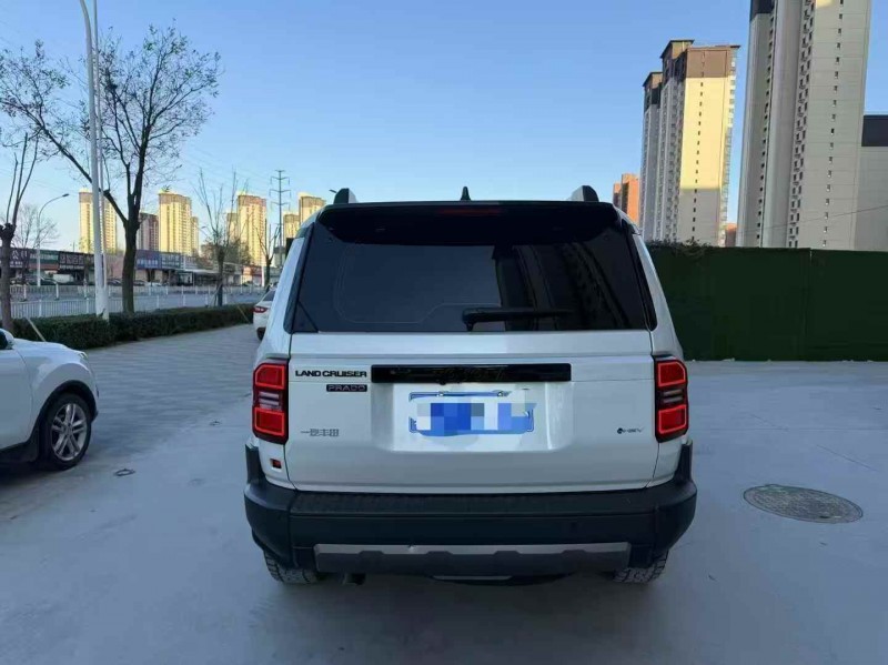 唐山25年丰田普拉多9