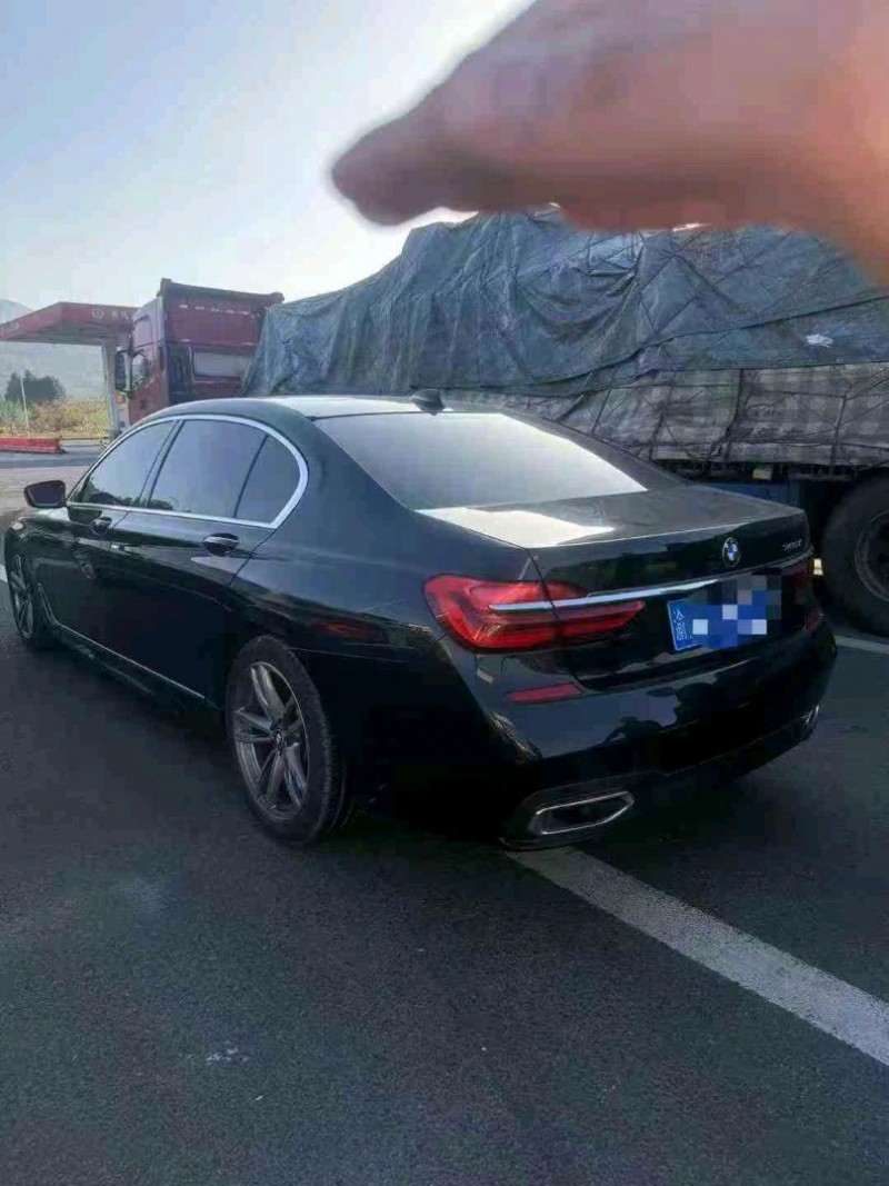 重庆18年宝马7系4