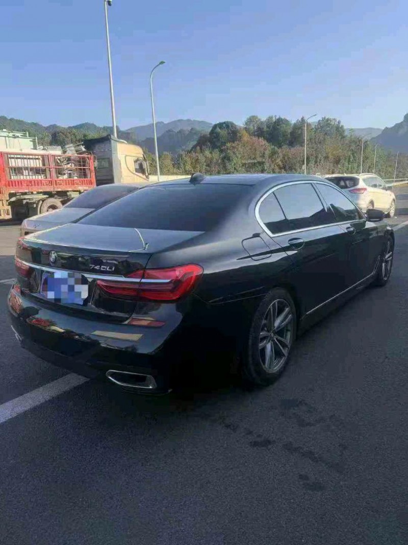 重庆18年宝马7系8