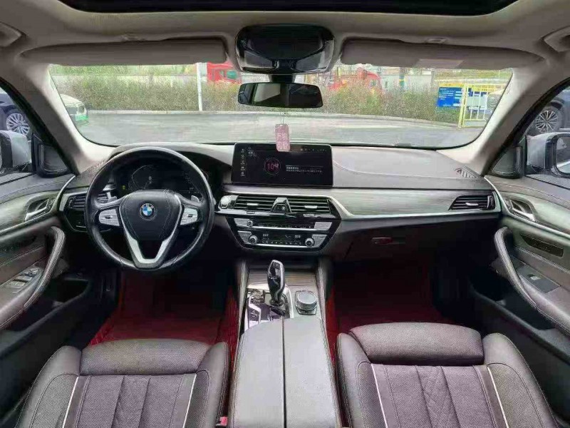 重庆21年宝马5系4