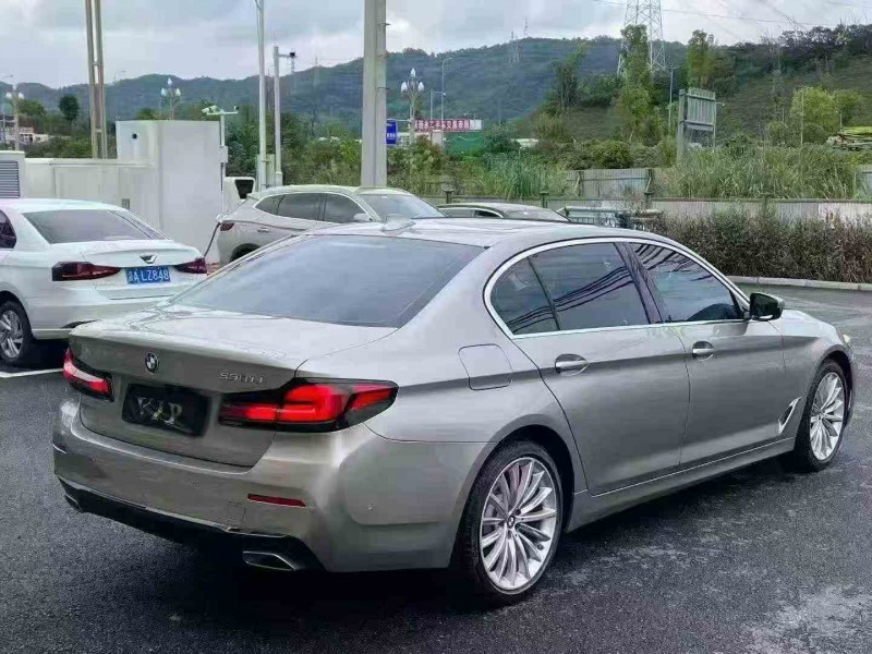 重庆21年宝马5系8