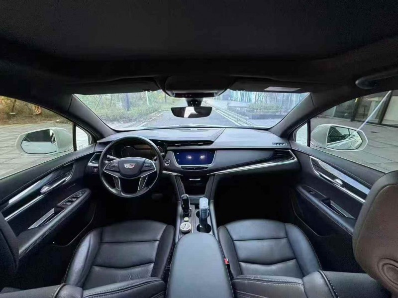 新余20年凯迪拉克XT54