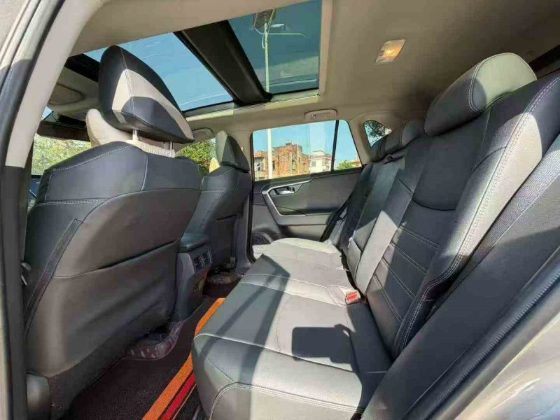 深圳23年丰田RAV4荣放6