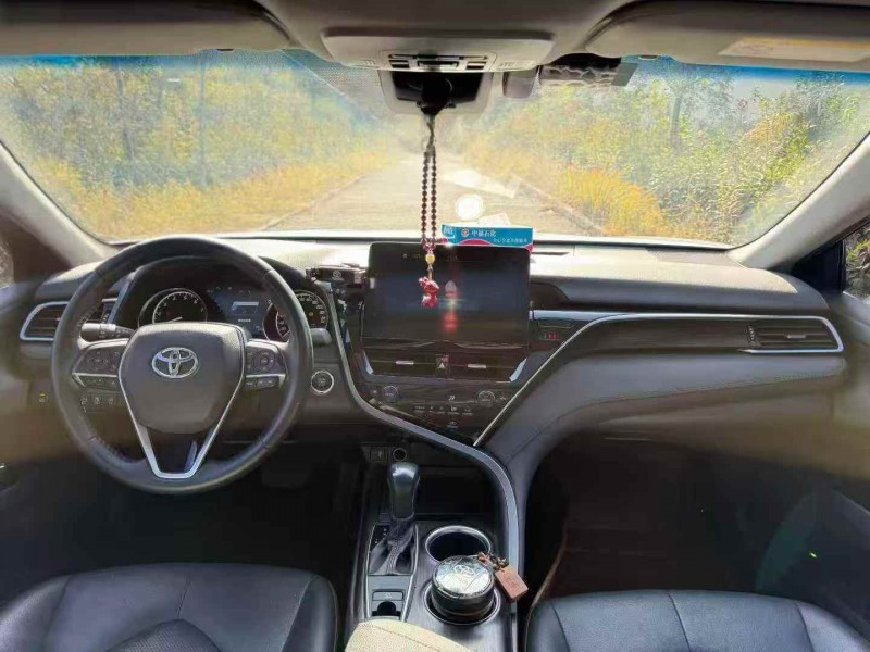 武汉21年丰田凯美瑞7
