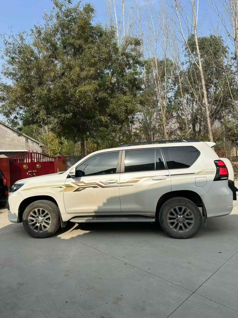 济宁20年丰田普拉多7