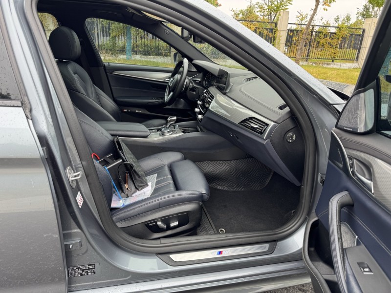 盐城19年宝马5系9