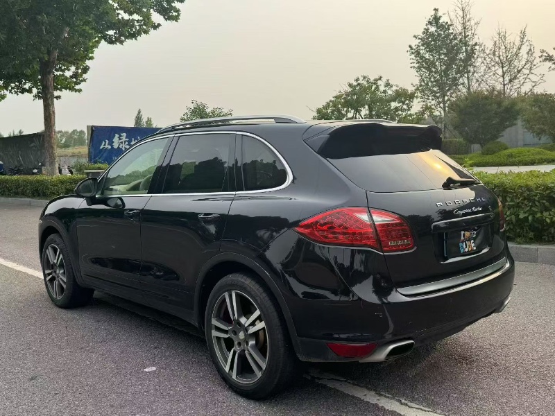 青岛11年保时捷卡宴3