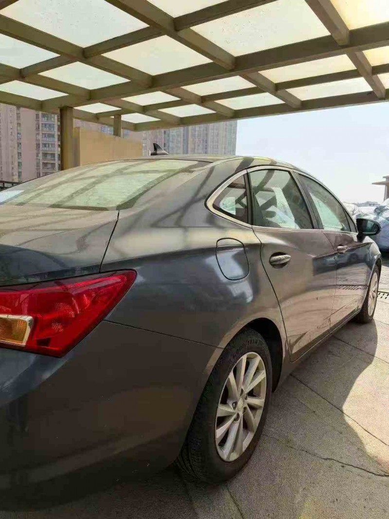 苏州16年别克威朗9