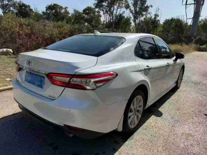 荆门21年丰田凯美瑞8